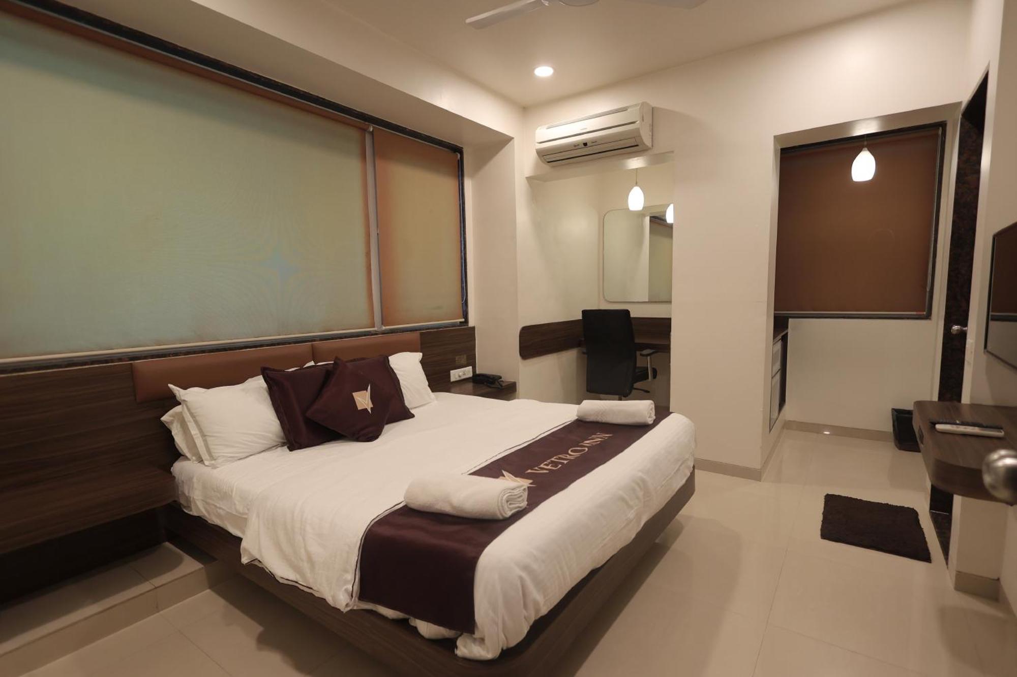 Hotel Vetro Inn Surat Exterior photo