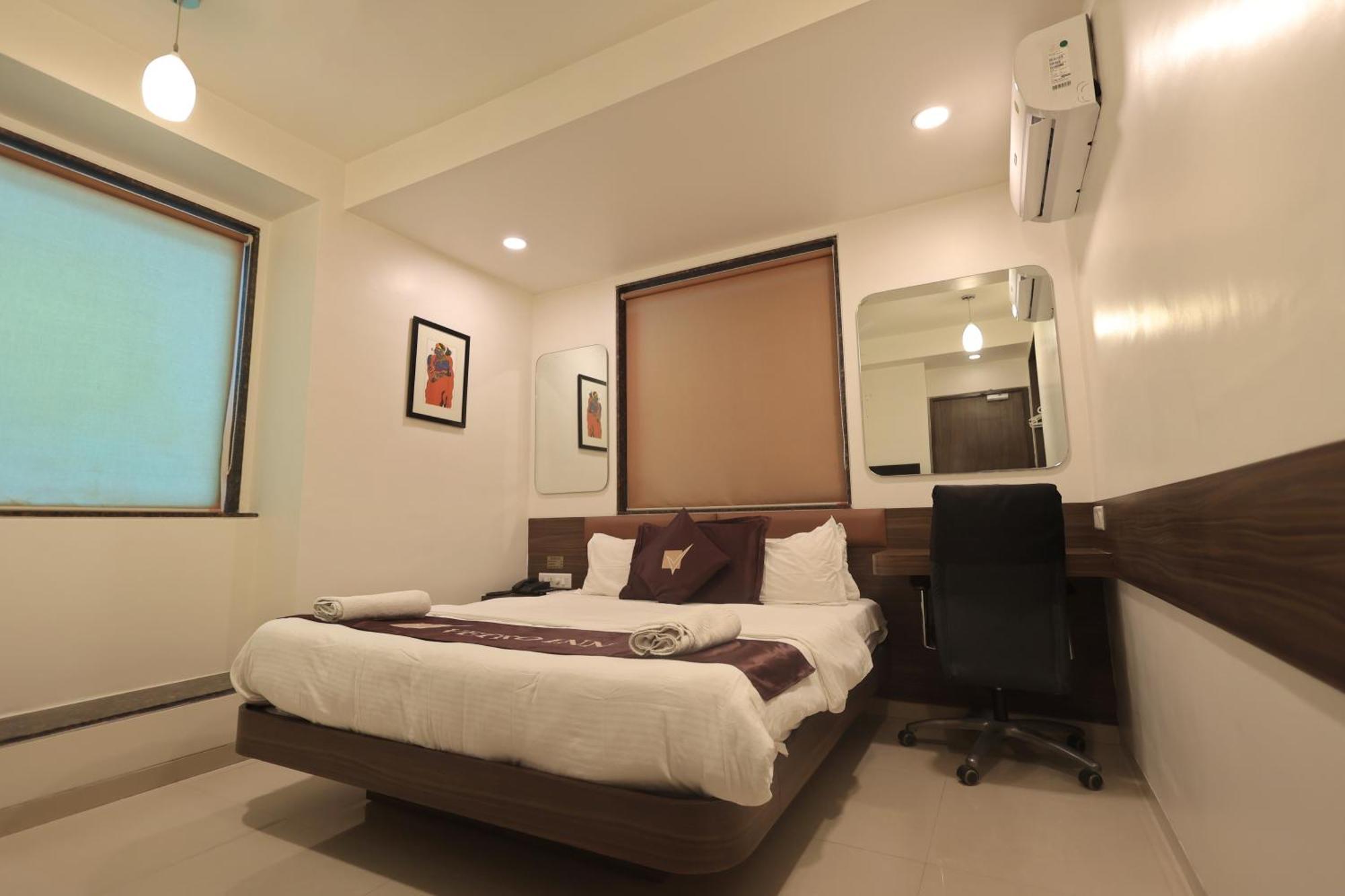 Hotel Vetro Inn Surat Exterior photo