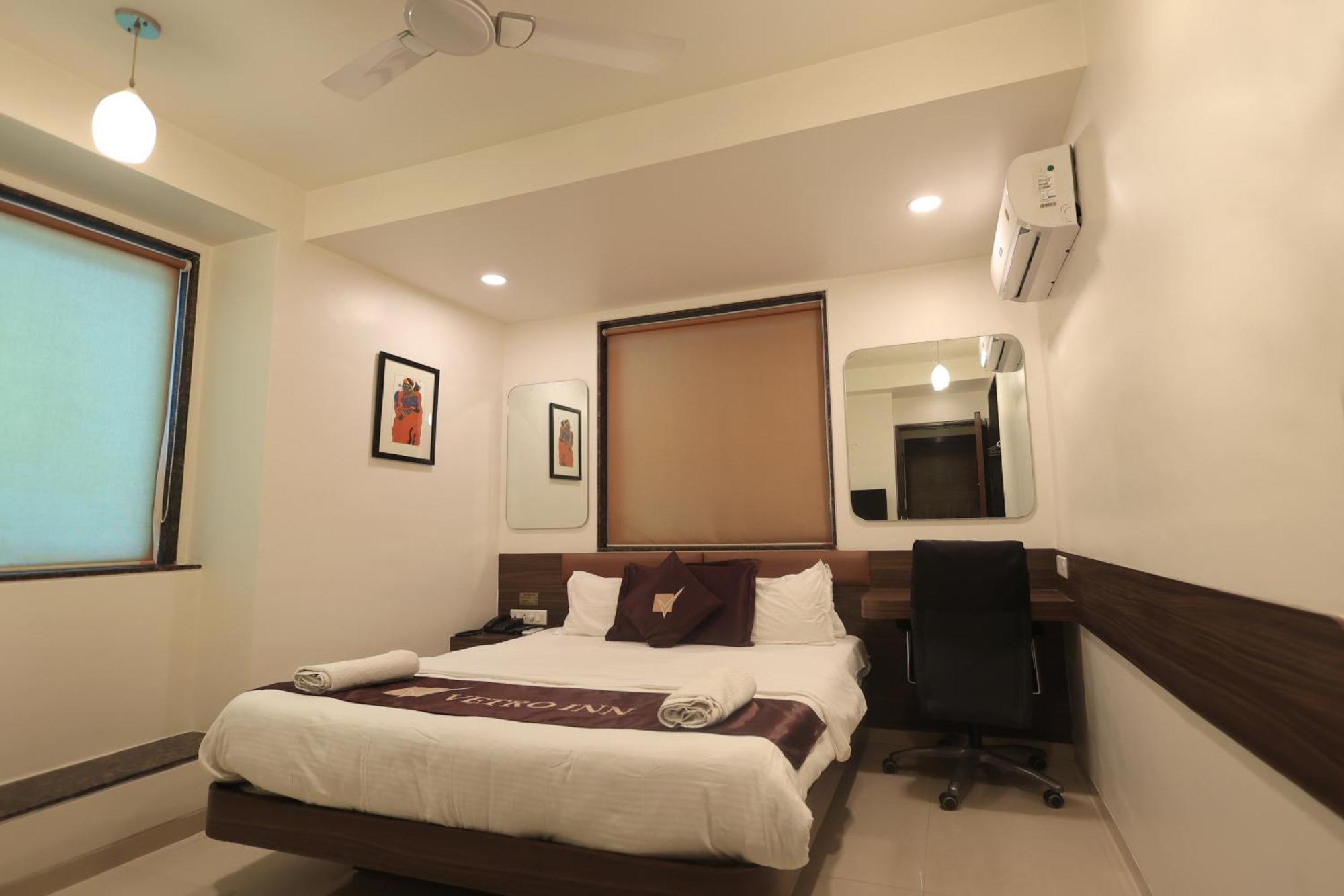 Hotel Vetro Inn Surat Exterior photo