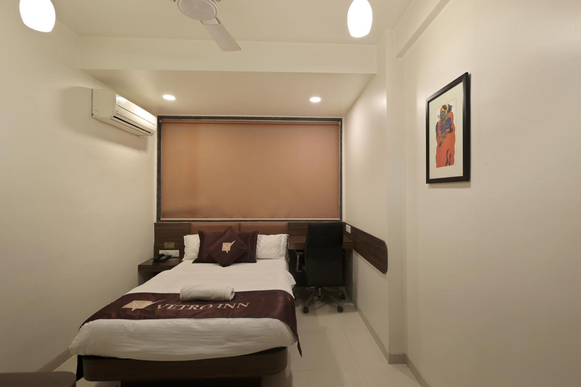 Hotel Vetro Inn Surat Exterior photo