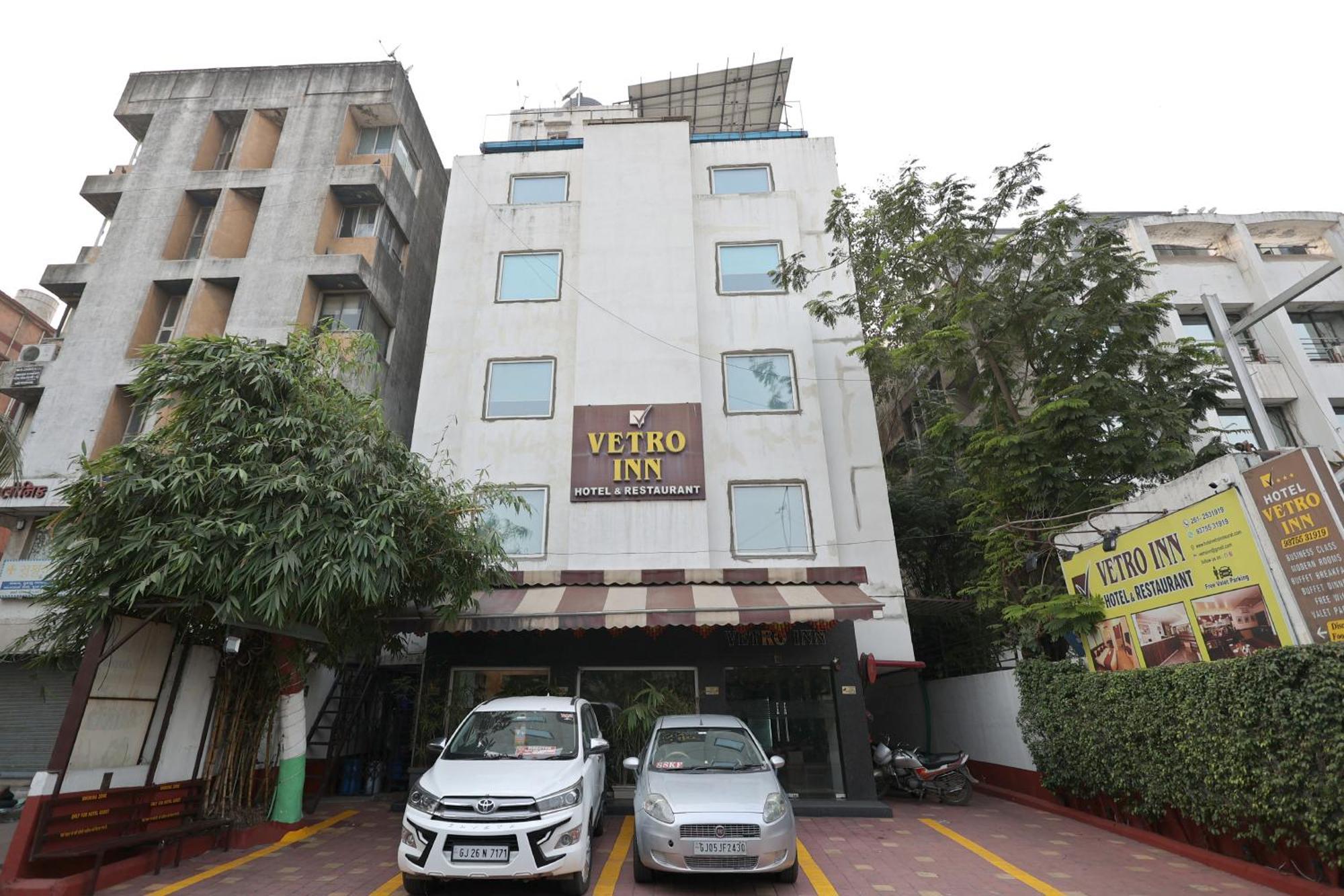 Hotel Vetro Inn Surat Exterior photo