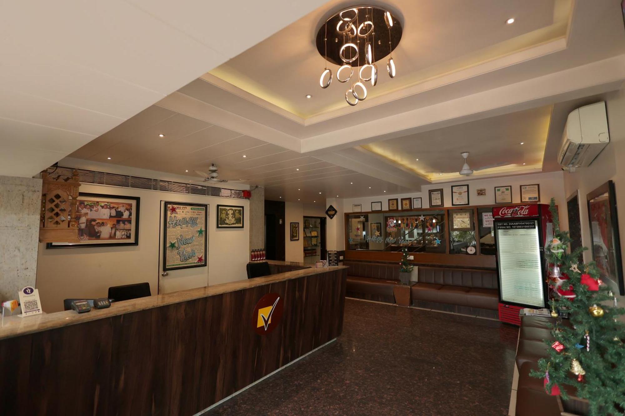Hotel Vetro Inn Surat Exterior photo
