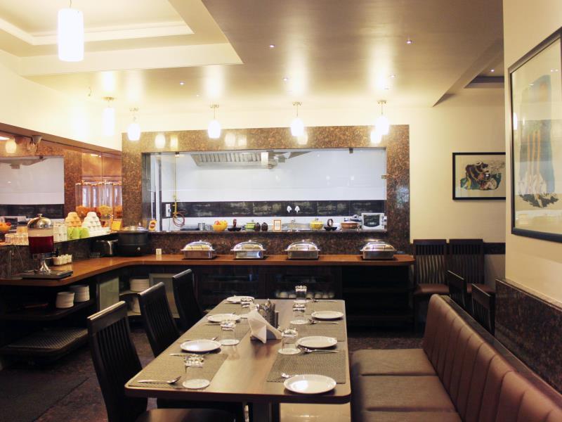 Hotel Vetro Inn Surat Exterior photo